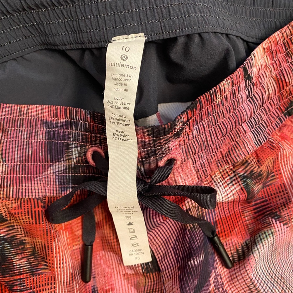 Lululemon Spring Break Away Shorts - Picture 4 of 5